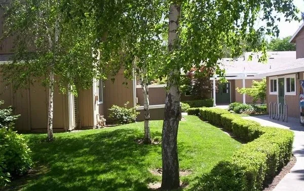 $1,254 | 820 West 4th Avenue, Chico, CA 95926