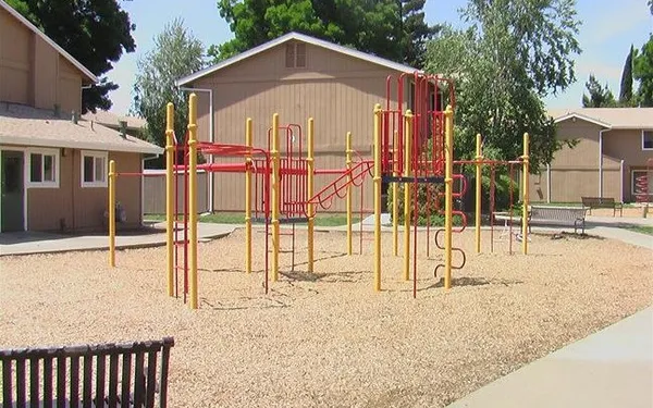 $1,254 | 820 West 4th Avenue, Chico, CA 95926