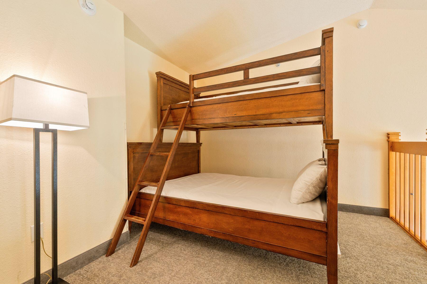 2504 River Road, Unit 7426 Wisconsin Dells, WI 53965 - Photo 8 of 17 Loft Sleeping Area