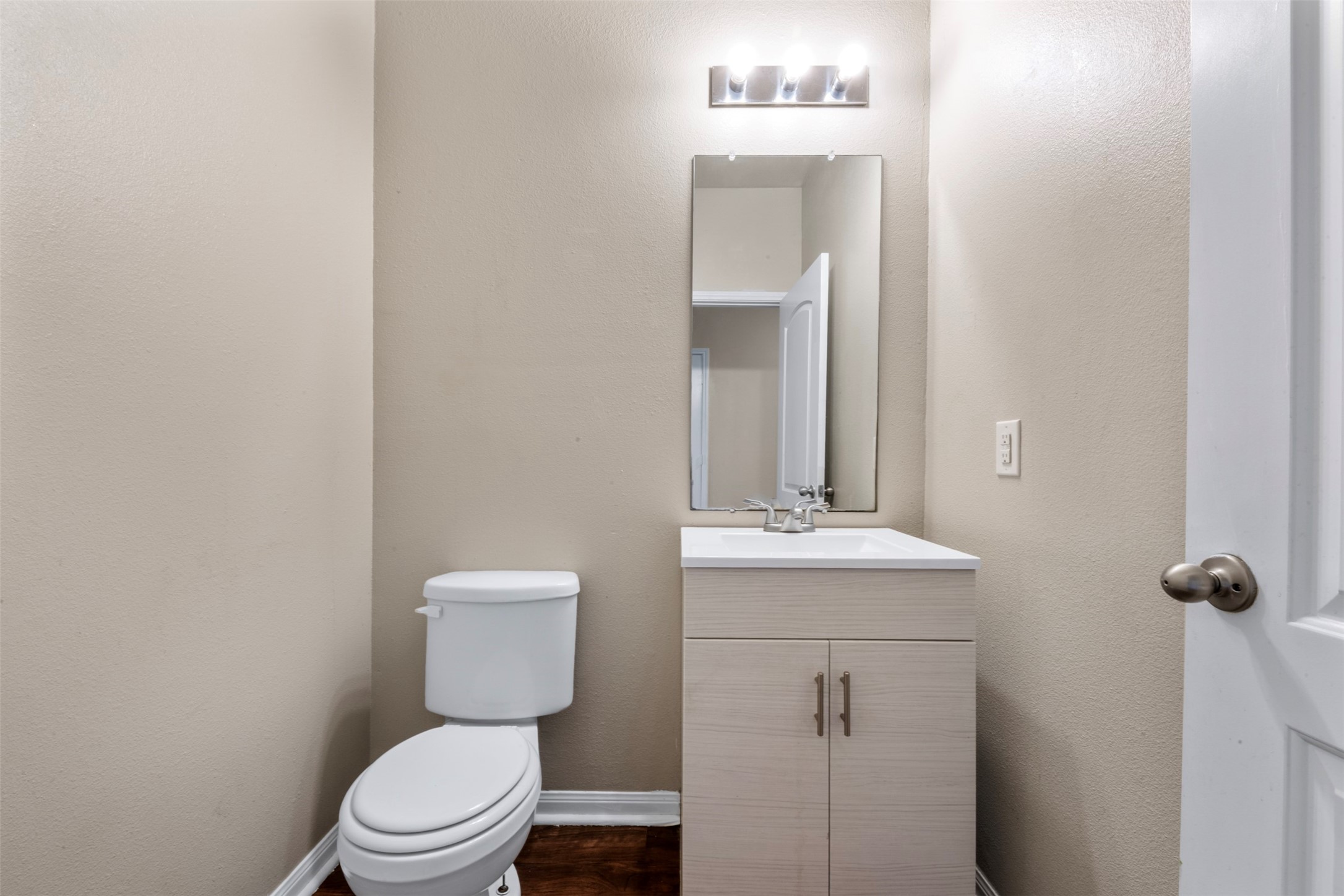 5926 Golden Cove Road Cove, TX 77523 - Photo 21 of 26 Half bath downstairs