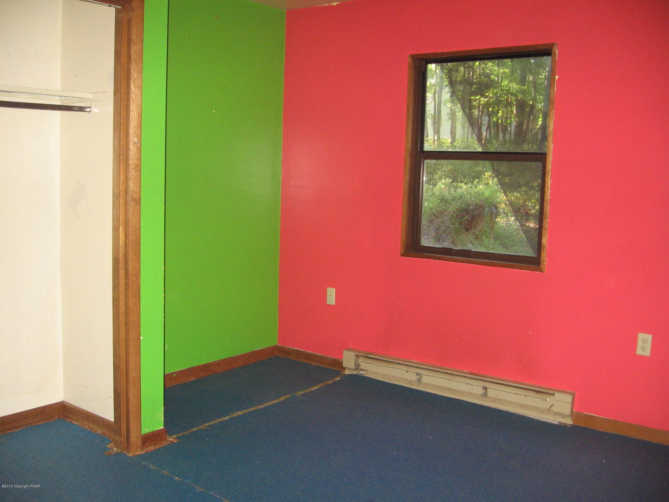 142 Doe Loop Bushkill, PA 18324 - Photo 9 of 10 a room with a window