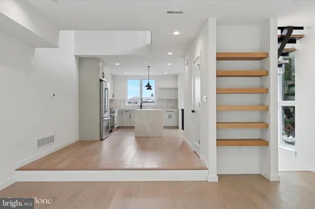 $999,999 | 610 Brenna Walk, Philadelphia, PA 19123