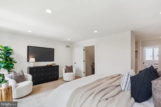 $999,999 | 610 Brenna Walk, Philadelphia, PA 19123