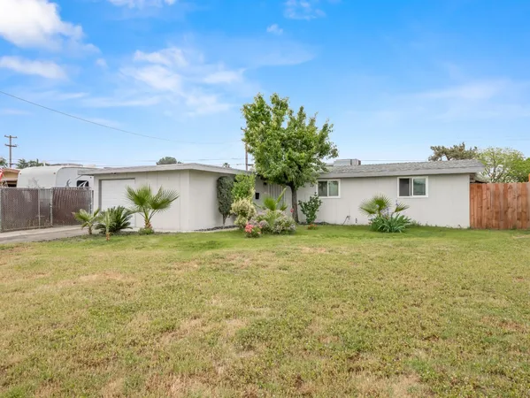 $375,000 | 2564 Crescent Avenue, Clovis, CA 93612