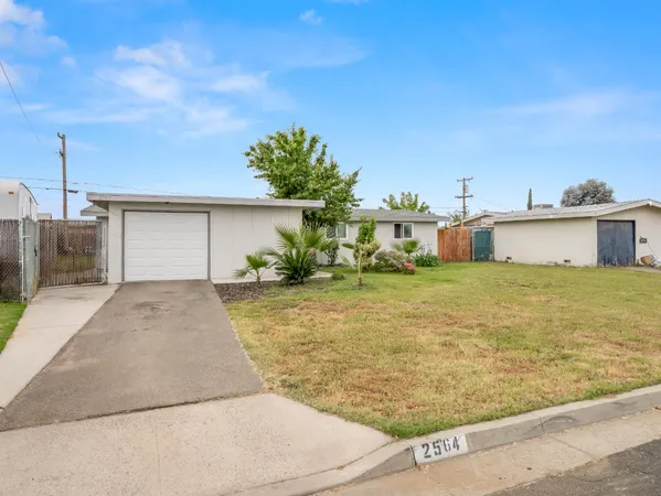 $375,000 | 2564 Crescent Avenue, Clovis, CA 93612