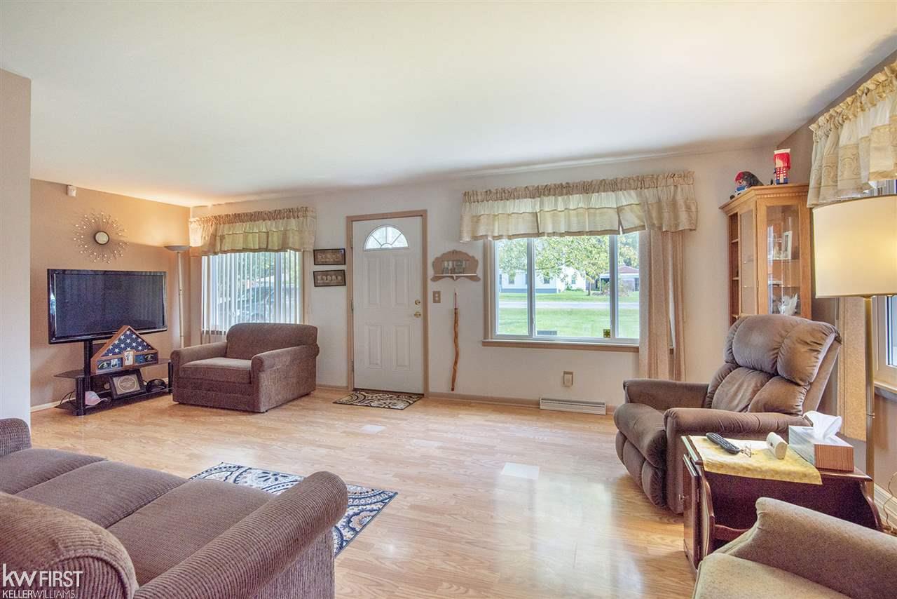 3276 Belsay Road Burton, MI 48519 - Photo 7 of 38 31397781-6.JPG