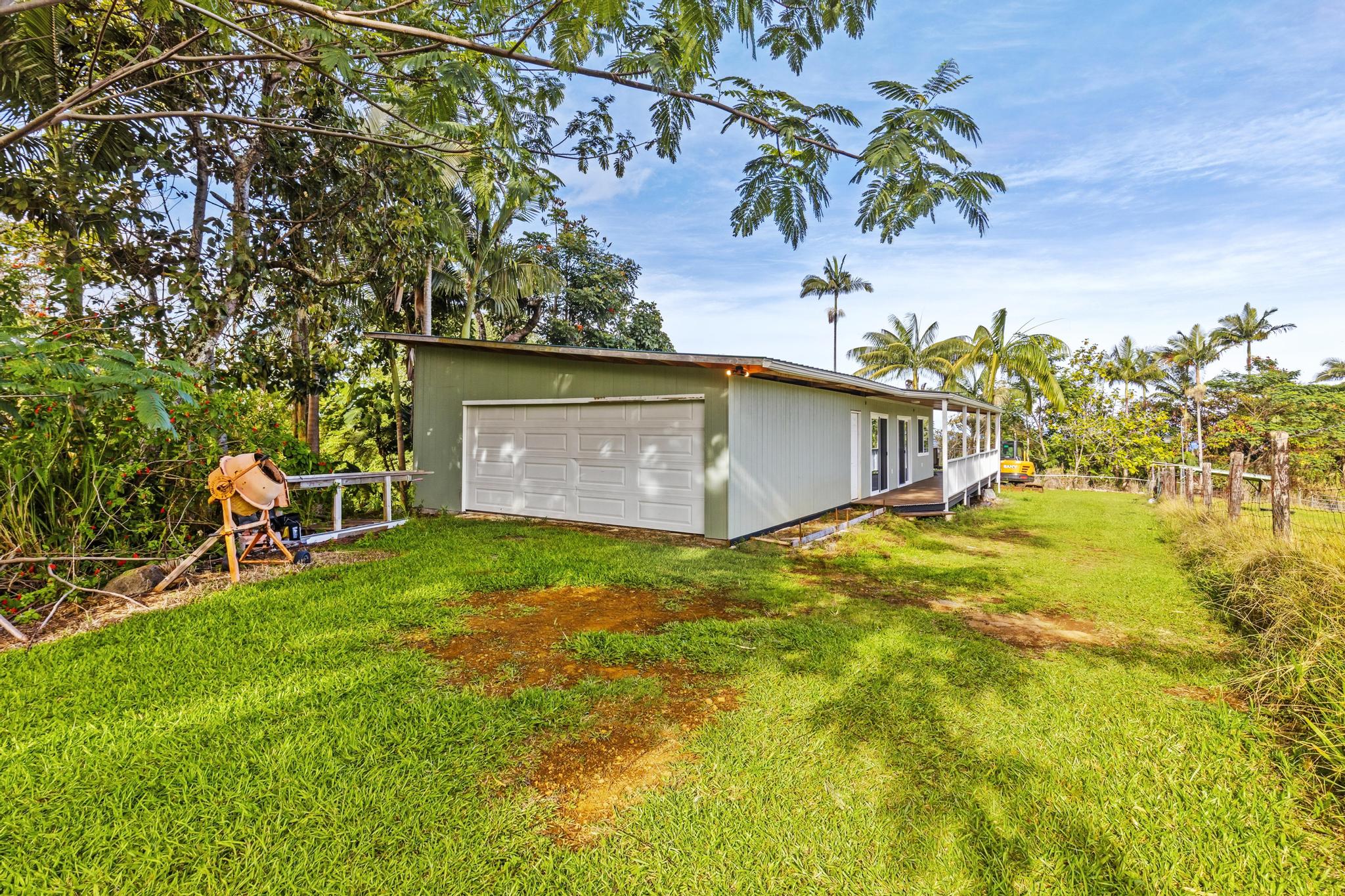 7 Iliopua Road Honomu, HI 96728 - Photo 23 of 30 a view of outdoor space and yard