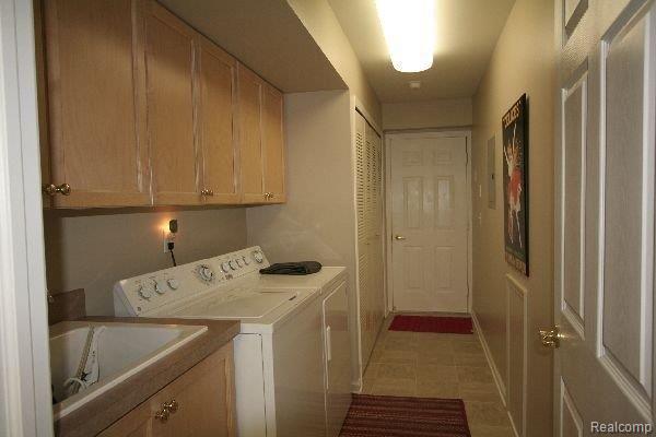 3628 Tremonte Circle, Unit 259 Rochester, MI 48306 - Photo 8 of 21 Laundry