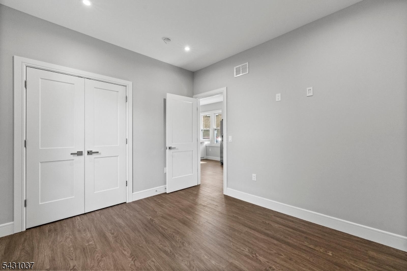 59 Locust Avenue, Unit 2R Wallington, NJ 07057 - Photo 6 of 9