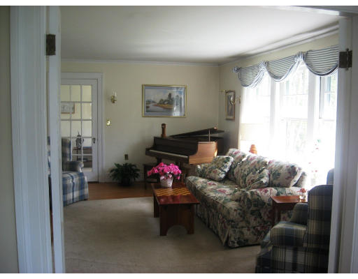 412 Weston Road Wellesley, MA 02482 - Photo 3 of 13
