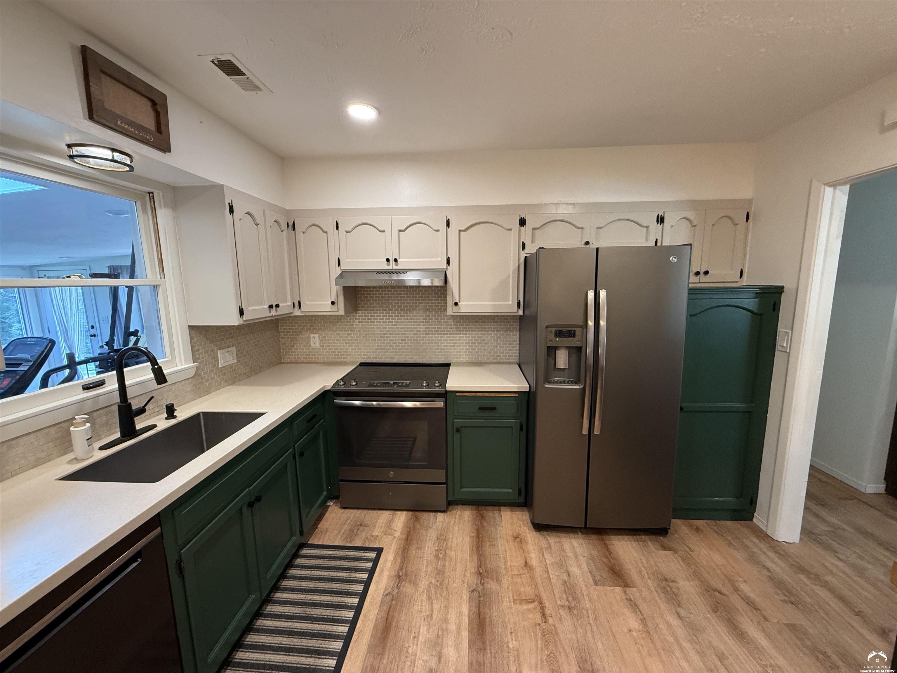 722 Randall Road Lawrence, KS 66049 - Photo 7 of 29