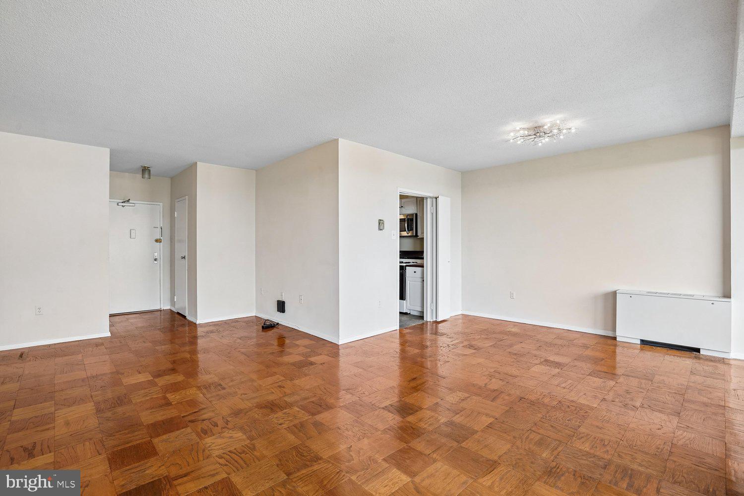 4141 North Henderson Road, Unit 904 Arlington, VA 22203 - Photo 13 of 46 Living Room