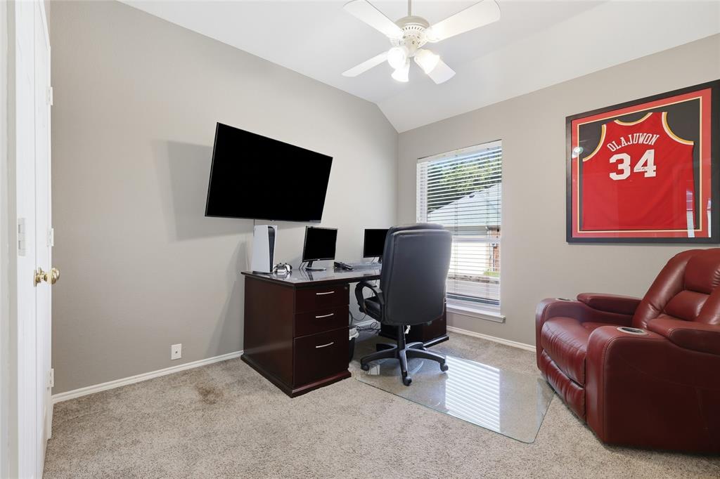 908 Chapel Drive Denton, TX 76205 - Photo 11 of 26