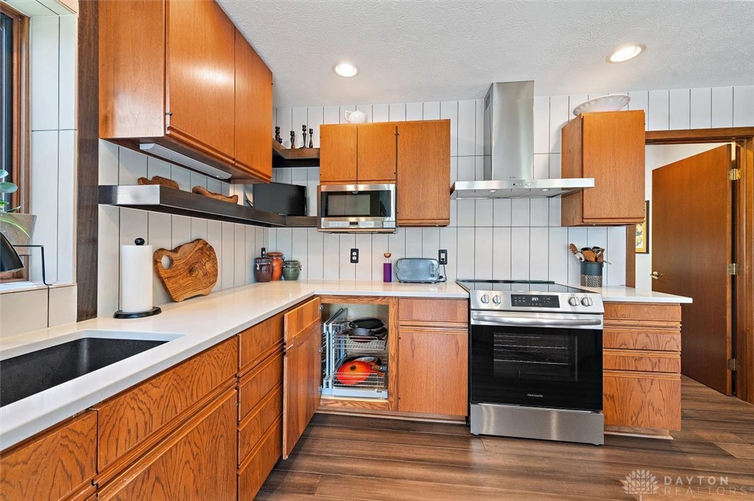 367 Timberleaf Drive Beavercreek, OH 45430 - Photo 28 of 72 Have you noticed the counter space that is available...the owner is a great cook and is hoping someone will enjoy this kitchen just as much as she has
