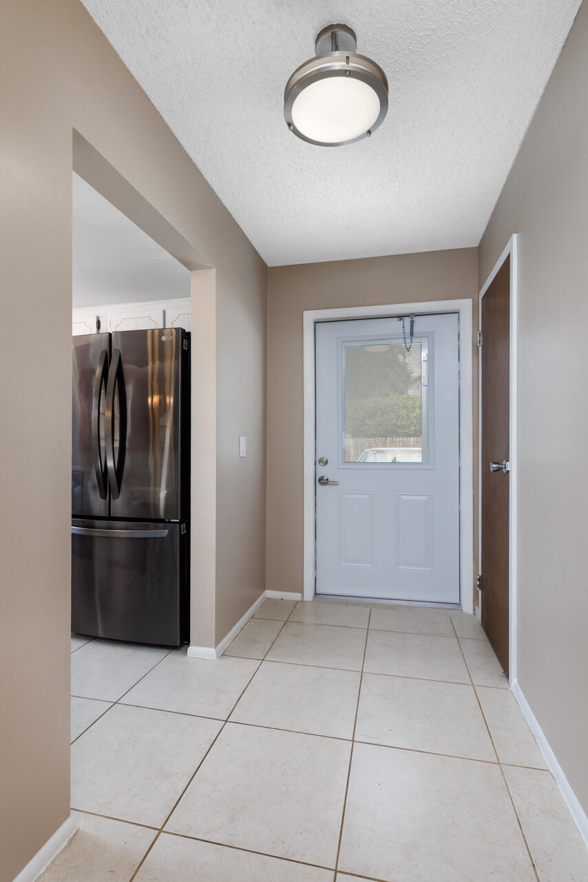 2950 Southeast Ocean Boulevard, Unit 533 Stuart, FL 34996 - Photo 4 of 34 a view of a kitchen with a sink