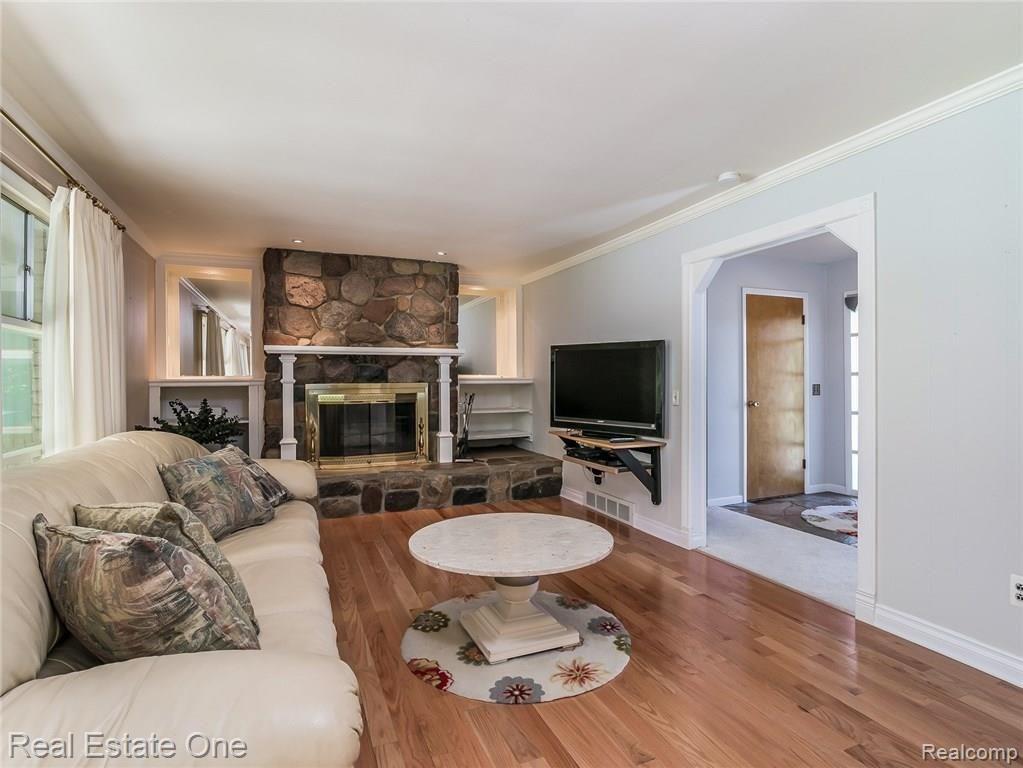 25768 Farmington Road Farmington Hills, MI 48336 - Photo 14 of 37