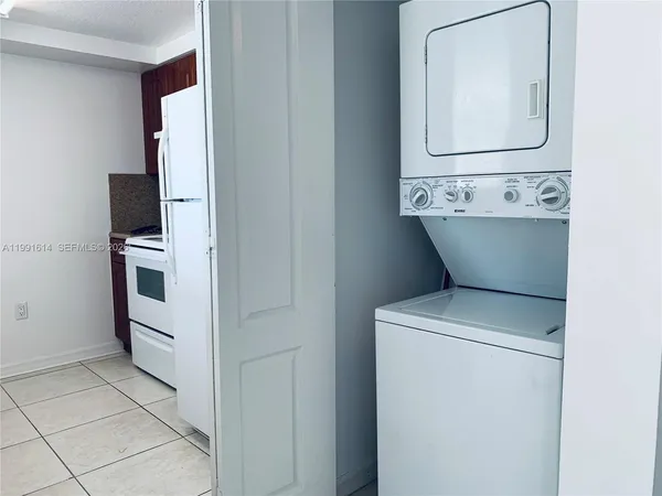 $2,000 | 406 Northwest 22nd Avenue, Unit 702, Miami, FL 33125