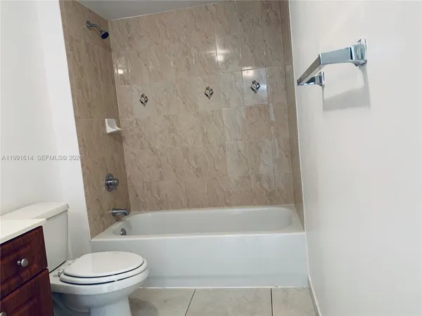 $2,000 | 406 Northwest 22nd Avenue, Unit 702, Miami, FL 33125