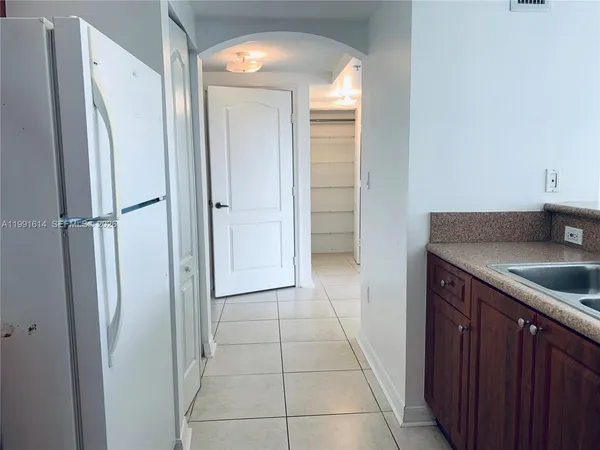$2,000 | 406 Northwest 22nd Avenue, Unit 702, Miami, FL 33125
