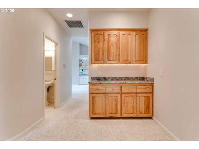 $1,128,000 | 875 Sand Avenue, Eugene, OR 97401