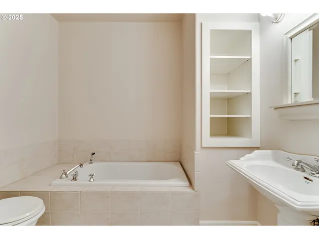 $1,128,000 | 875 Sand Avenue, Eugene, OR 97401