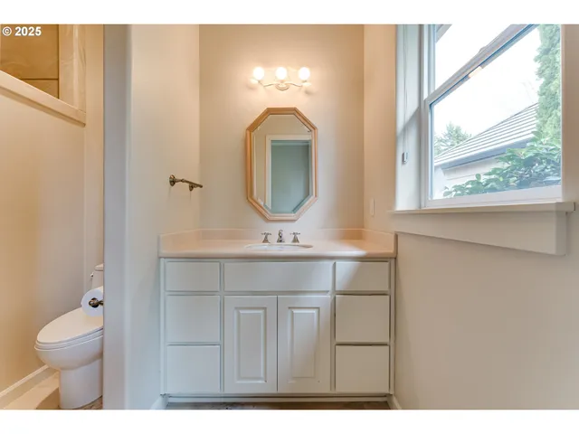 $1,128,000 | 875 Sand Avenue, Eugene, OR 97401