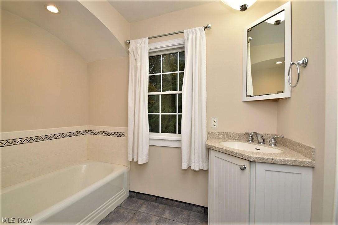 2336 Charney Road Cleveland, OH 44118 - Photo 15 of 24 Gallery Image 15