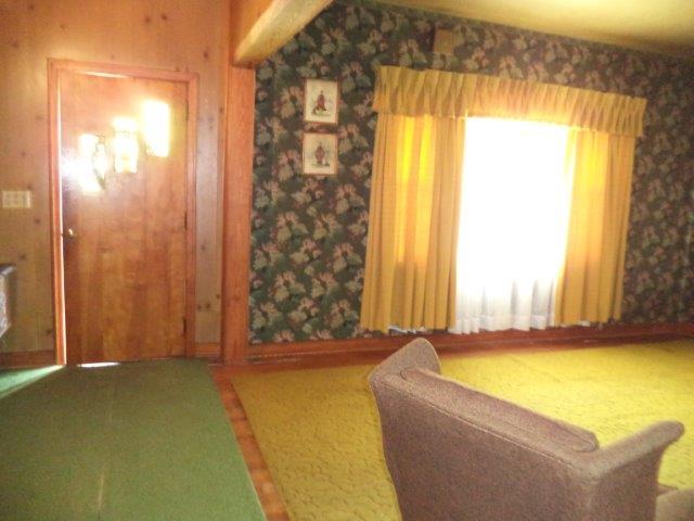 325 Newtown Road Buchanan, VA 24066 - Photo 14 of 39 Living Room