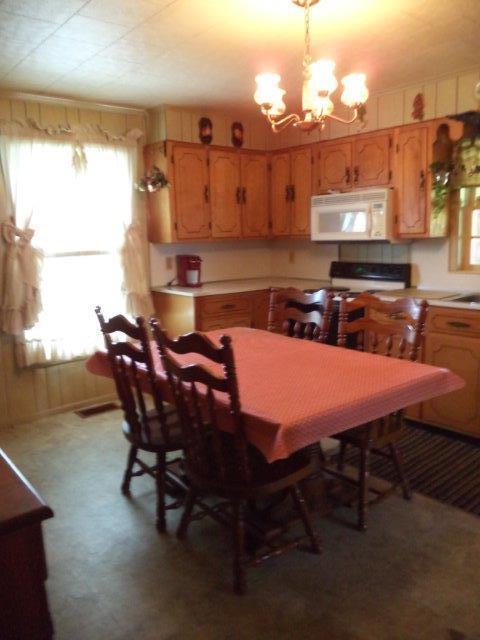 325 Newtown Road Buchanan, VA 24066 - Photo 24 of 39 Eat-in Kitchen