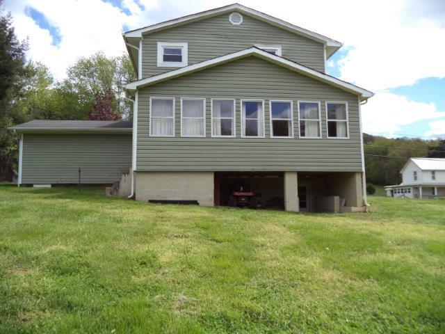 325 Newtown Road Buchanan, VA 24066 - Photo 7 of 39 Enclosed sunporch