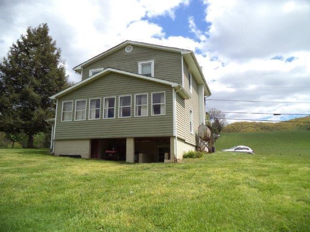 325 Newtown Road Buchanan, VA 24066 - Photo 8 of 39 Rear of the home