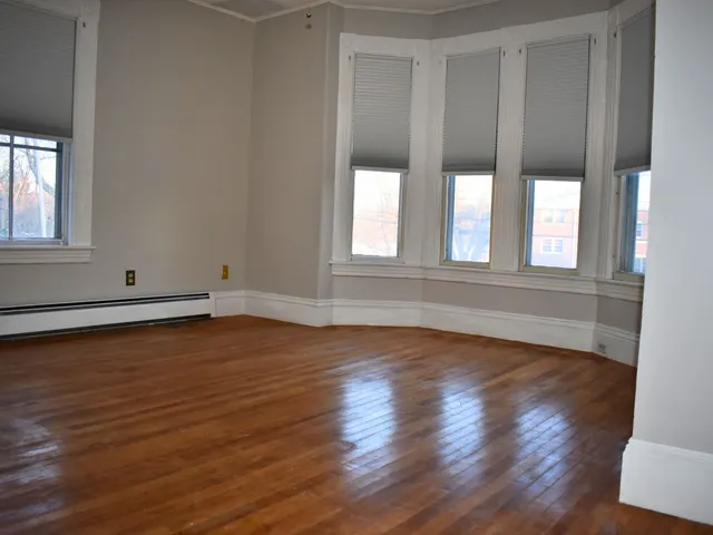 $2,250 | 96 East Broadway, Unit A, Derry, NH 03038