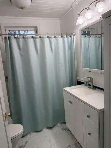 $2,250 | 96 East Broadway, Unit A, Derry, NH 03038