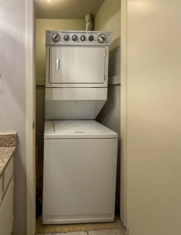 6646 East Lovers Lane, Unit 602 Dallas, TX 75214 - Photo 18 of 19 a utility room with dryer and washer