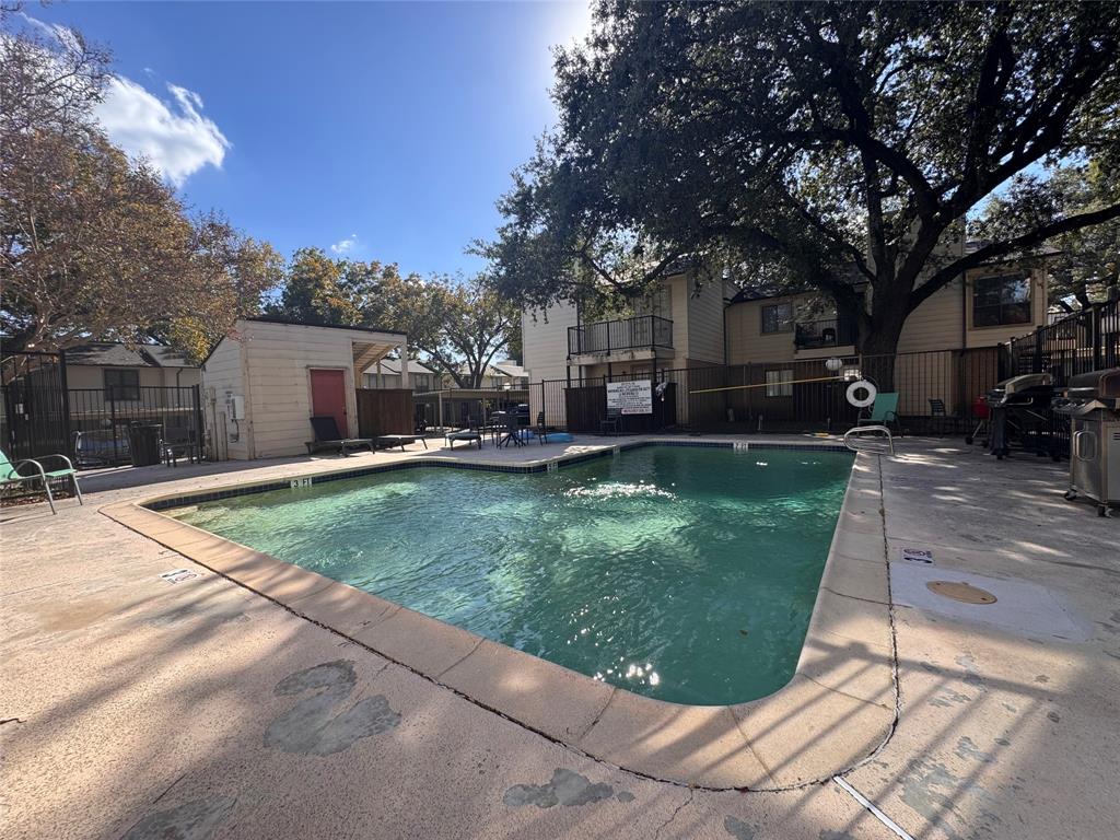 6646 East Lovers Lane, Unit 602 Dallas, TX 75214 - Photo 3 of 19 a house view with a sitting space