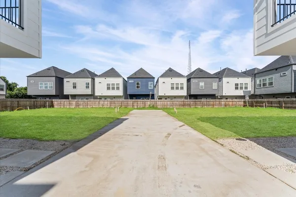 $314,900 | 3109 Jensen Drive, Unit A, Houston, TX 77026