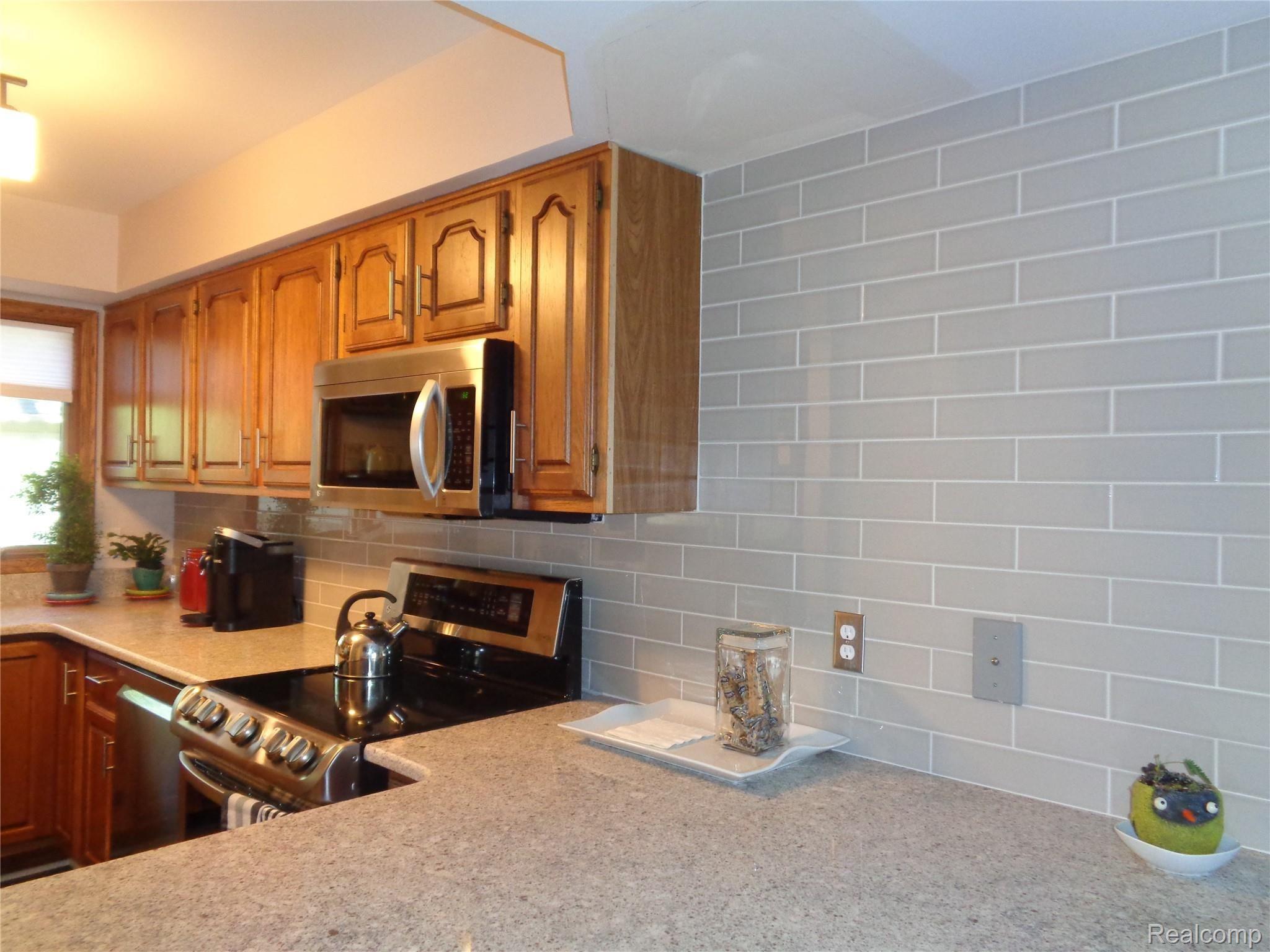 3368 Rivers Edge Drive Wayne, MI 48184 - Photo 4 of 64 DSC03115.JPG