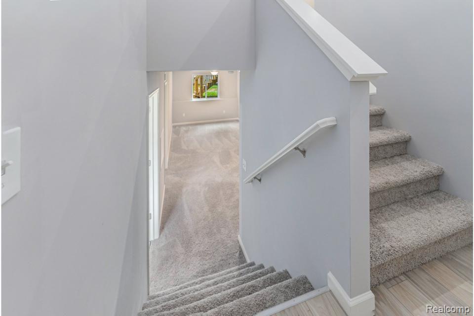 250 Joy Road Adrian, MI 49221 - Photo 2 of 32 Split level foyer