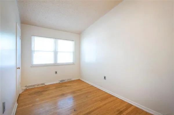 $189,000 | 409 Corral Drive, Belton, MO 64012