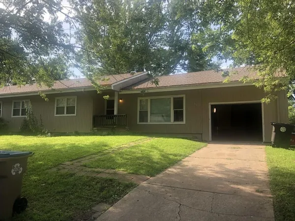 $189,000 | 409 Corral Drive, Belton, MO 64012