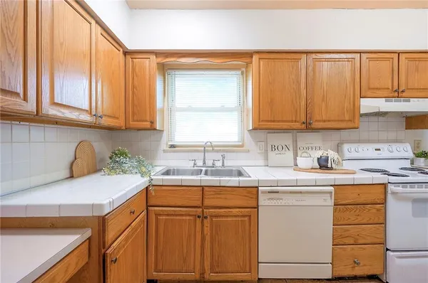 $189,000 | 409 Corral Drive, Belton, MO 64012