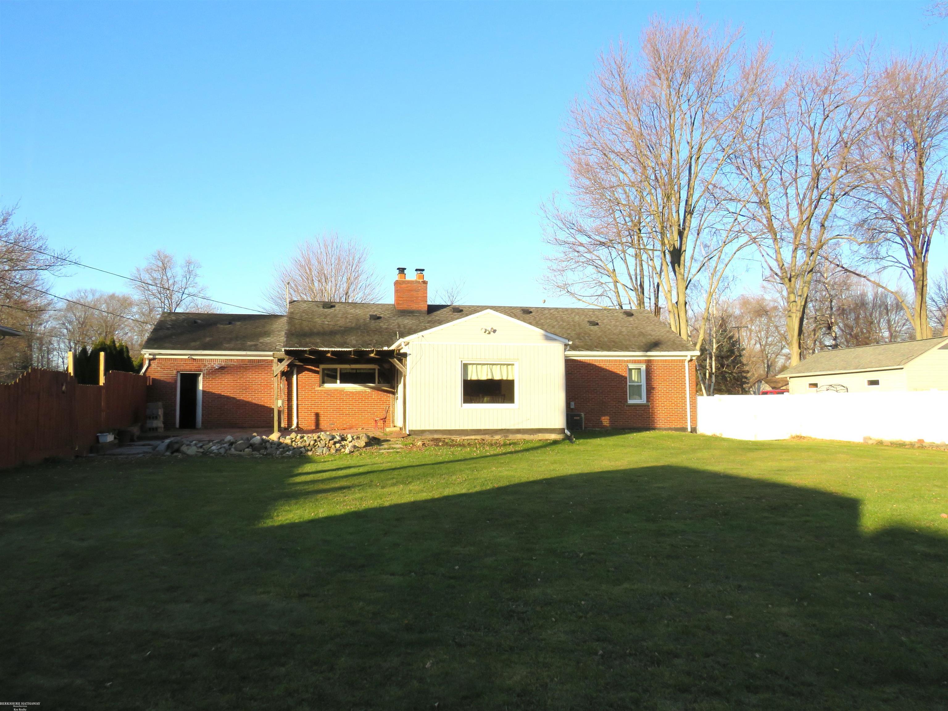45764 Fairchild Road Macomb, MI 48042 - Photo 2 of 16 50129537-6da34adc-cdfa-4304-b003-4a72c9979133.JPG