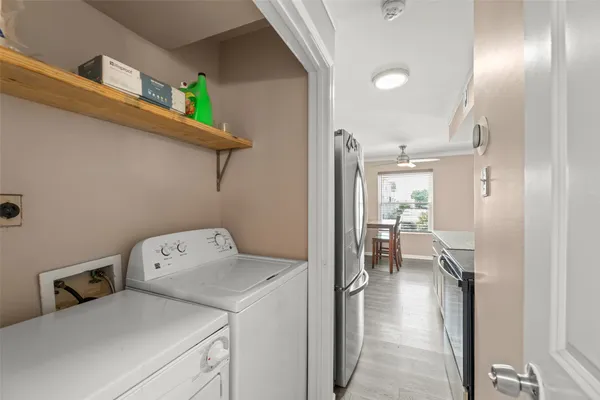 a view of utility room