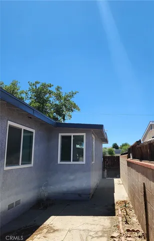 a tree in front of a white house