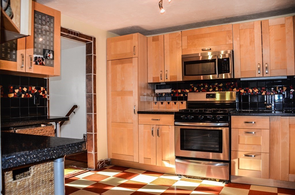 23 Laurel Drive Hudson, MA 01749 - Photo 3 of 40