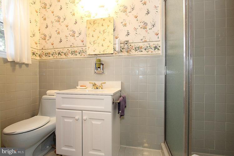 9316 Greyrock Road Silver Spring, MD 20910 - Photo 19 of 30 Bath (Master)