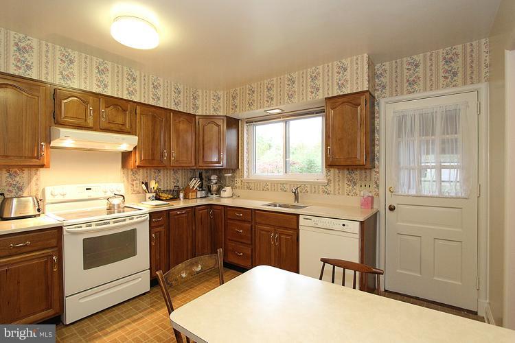 9316 Greyrock Road Silver Spring, MD 20910 - Photo 20 of 30 Kitchen