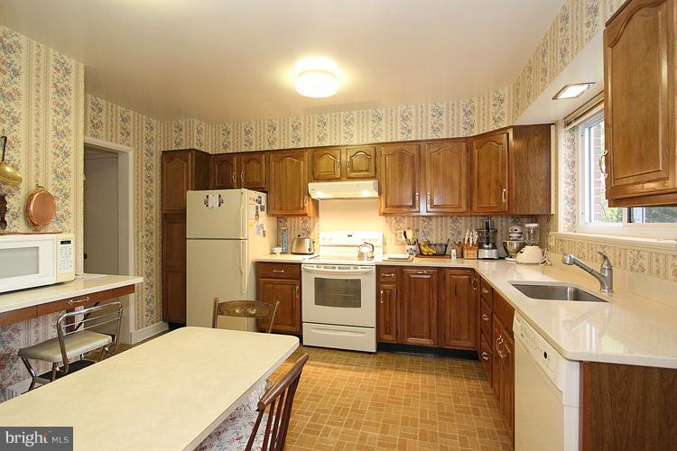 9316 Greyrock Road Silver Spring, MD 20910 - Photo 4 of 30 Kitchen