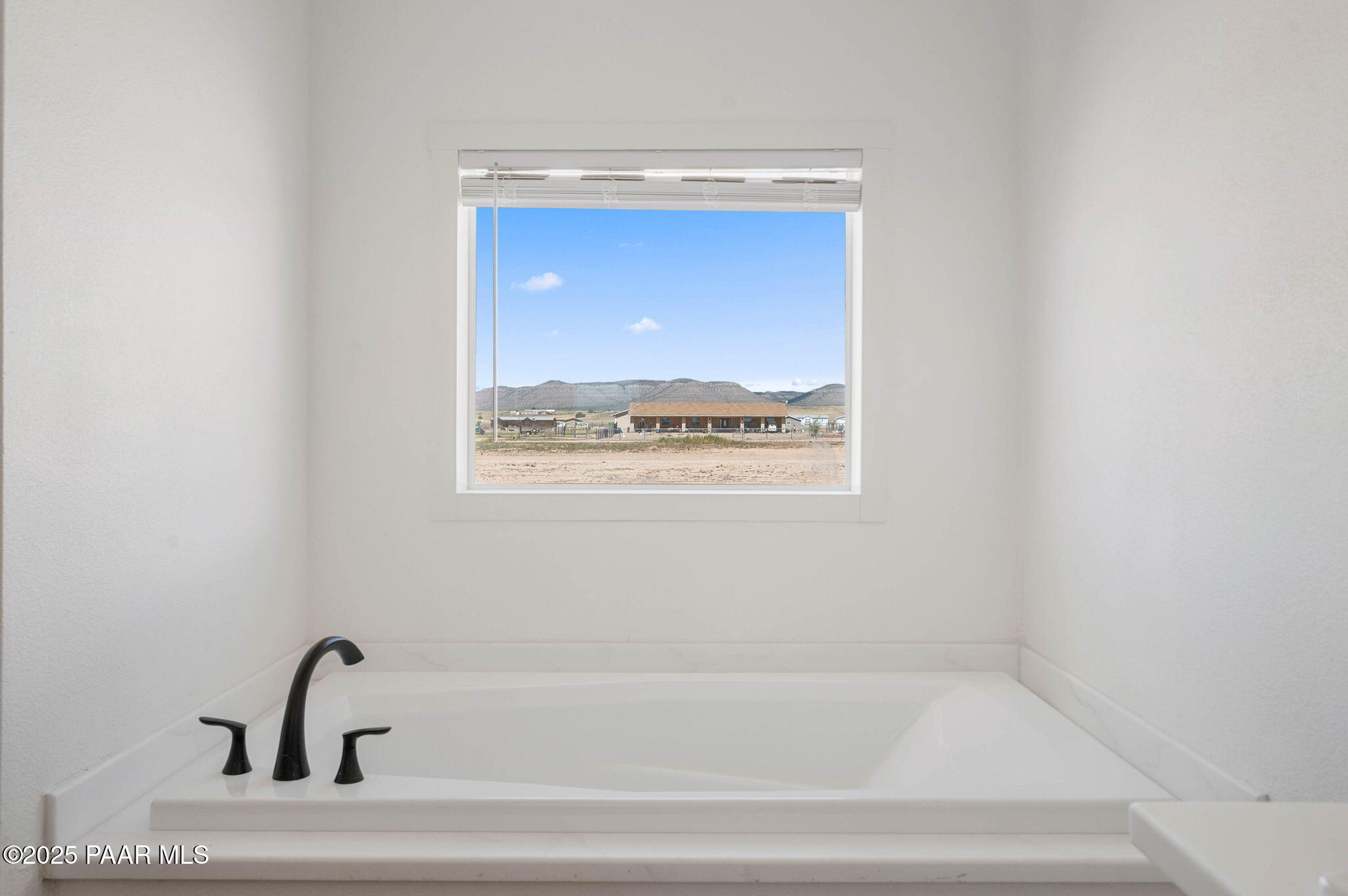 2758 West Altimeter Way Paulden, AZ 86334 - Photo 13 of 24 a bathroom with a bathtub