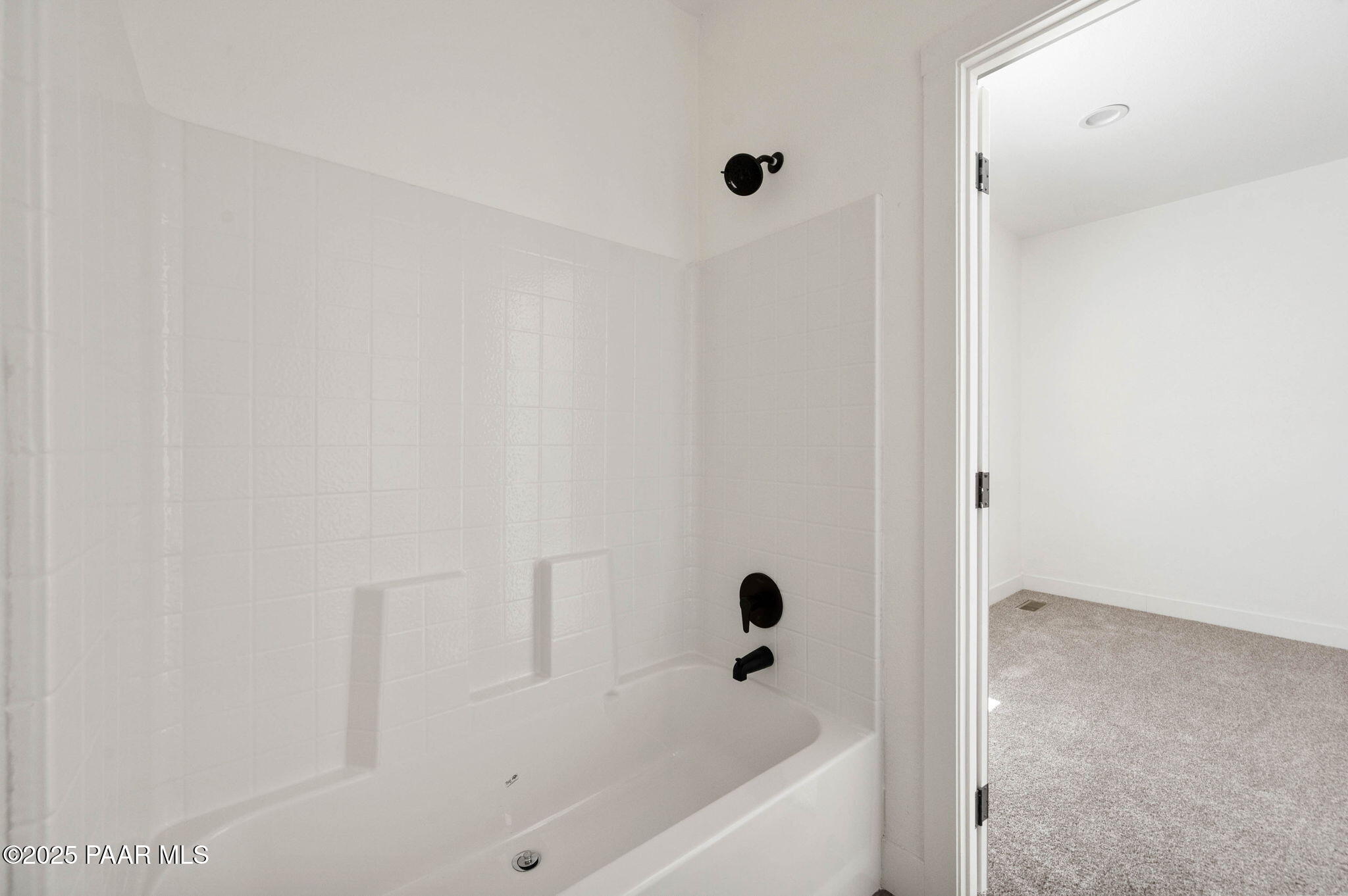 2758 West Altimeter Way Paulden, AZ 86334 - Photo 19 of 24 a bathroom with a bathtub